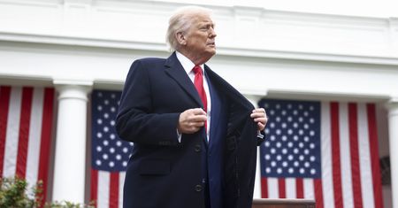 Trump uderzył cłami, ale Rosję pominął. W co gra? "Daje Putinowi nadzieję"
