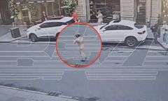 Nagi mężczyzna z kartką. Domagał się wolności dla Kurska