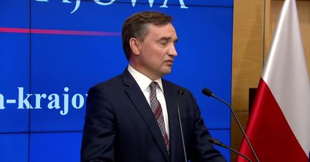 Ziobro: Zespół śledczych ws. zatrucia Odry prowadzi intensywne czynności procesowe