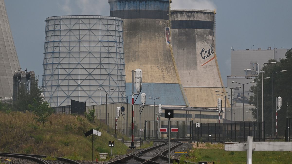JAWORZNO, POLAND - SEPTEMBER 08: A view of the Jaworzno Power Station, a complex of coal-fired thermal power stations. The energy crisis is slowly heating up in Poland. The lack of coal in the Polish market is due to the decarbonization process: when domestic production was reduced and the market needs were supplemented with imports from Russia, which, following the introduction of the embargo on Russian coal, resulted in an 8 million tonne deficit causing coal shortages and price rises. Customers can buy coal directly from the mine, but must must subscribe to a waiting list and will be called upon to pick up the coal after a couple of weeks. The limit is three tonnes per buyer, with his own transport. Buyers wait in line for up to several days to complete the formalities, but many are attracted by the price: PLN 1,450 per ton of coal compaired to PLN 3,200-3,800 in warehouses. (Photo by Artur Widak/Anadolu Agency via Getty Images)