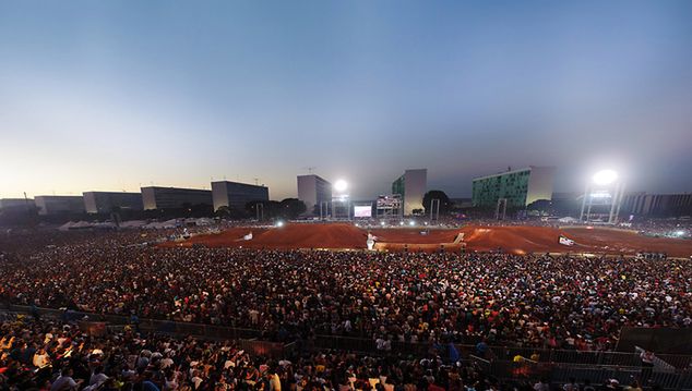 Zawody we freestyle motocrossie cieszą się ogromną popularnością. W Brazylii oglądało je 100 tysięcy widzów!