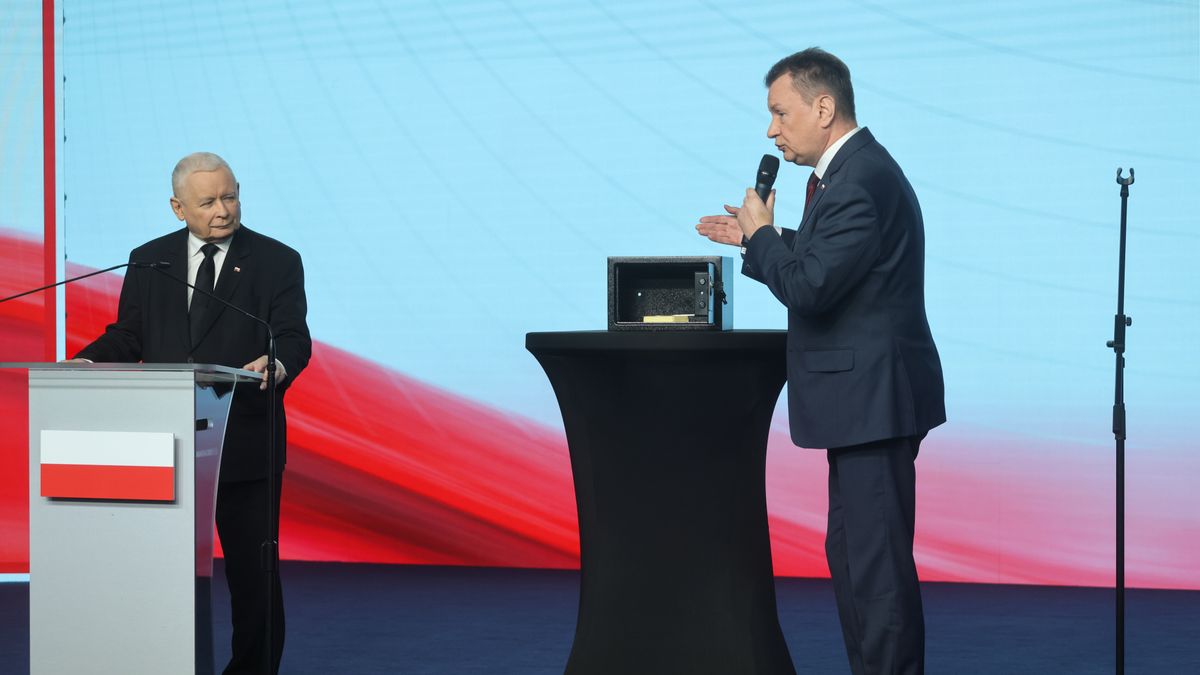 Jaros�aw Kaczy�ski Mariusz B�aszczak
Albert Zawada
konferencja prasowa, Nowogrodzka, PiS, polityk polityka