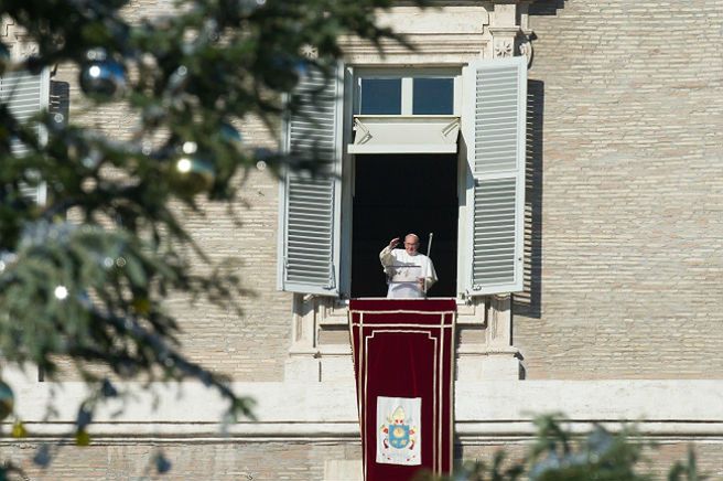 Papież Franciszek o zaginionym samolocie i pasażerach płonącego promu
