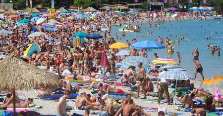 Jedzie na wakacje z całą rodziną. Płaci o wiele mniej, bo wymyśliła sprytny sposób