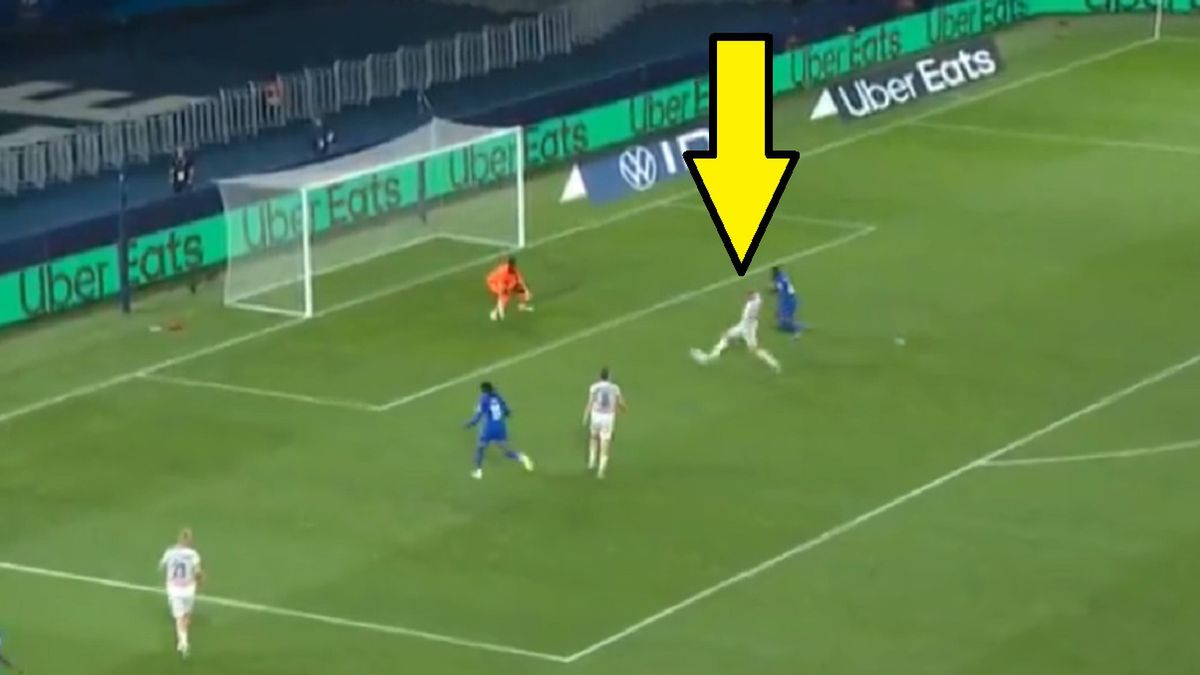 Twitter / Screen / Polsat Sport / Na zdjęciu: Michael Olise popełnił karygodny błąd w meczu z Islandią