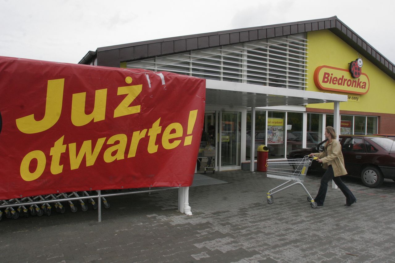 Biedronka otworzy się w niedziele? "Kierownicy otrzymali telefony o konieczności skompletowania załogi"