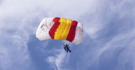Spadochroniarz połamany. "Rozległe obrażenia"