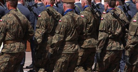 Wakacje z karabinem zamiast leżenia na plaży! MON płaci prawie 6 tys. zł za szkolenie wojskowe