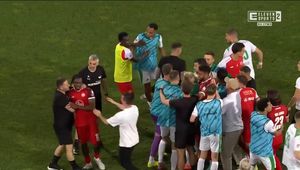 Zamieszanie po końcowym gwizdku. Nie zapanowali nad nerwami [WIDEO]