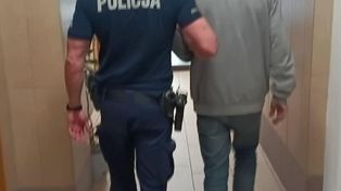 Jelenia Góra: Pijany 52-latek wpadł podczas jazdy próbnej skodą