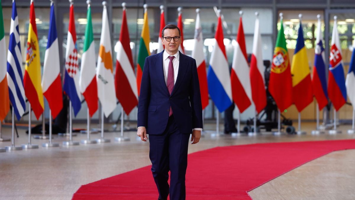 Poland's Prime Minister Mateusz Morawiecki arrives at the start of a two-day EU Council in Brussels, Belgium, 20 October 2022. The Council will gather on 20-21 October to discuss the ongoing conflict in Ukraine, the energy crisis, economic issues and external relations. EPA/STEPHANIE LECOCQ Dostawca: PAP/EPA.
