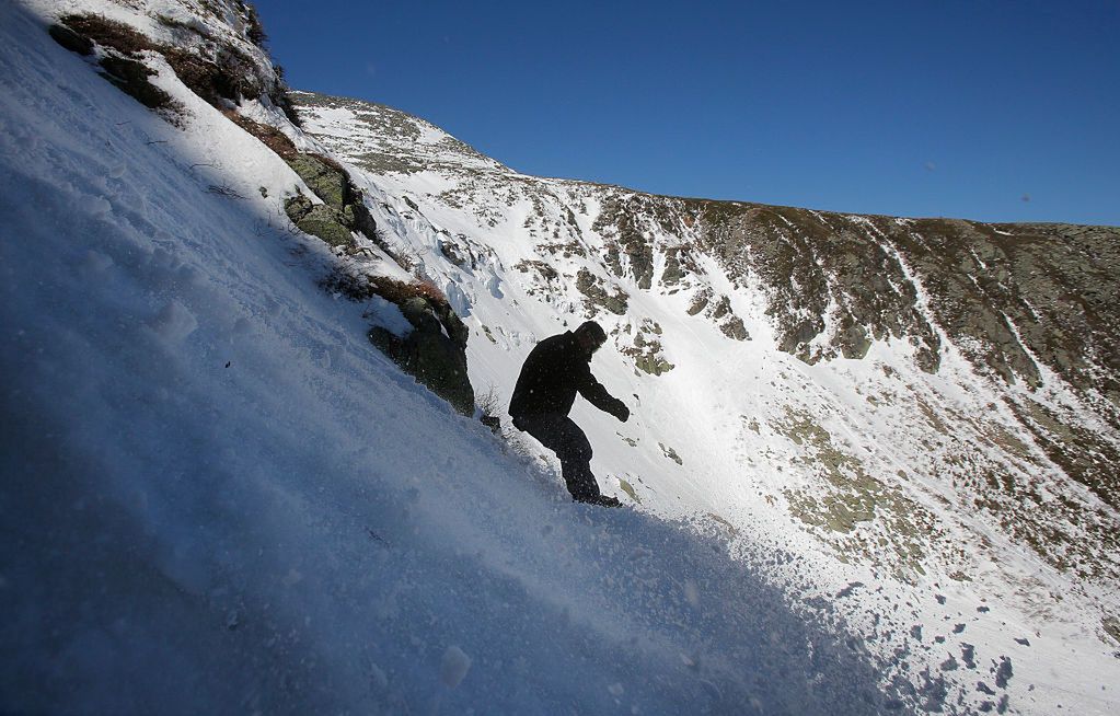 Encountering an avalanche can have tragic consequences (illustrative photo)