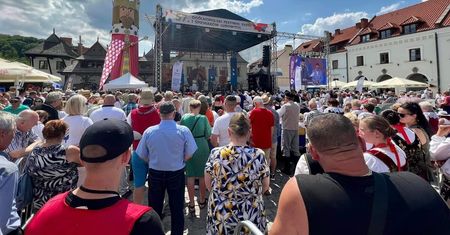 Folkowa petarda w Kazimierzu Dolnym! Rokiczanka uświetni Ogólnopolski Festiwal Kapel i Śpiewaków Ludowych
