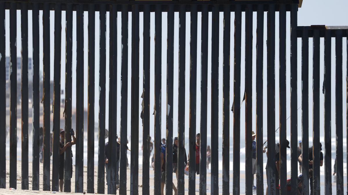 Mur graniczny oddzielający USA od Meksyku