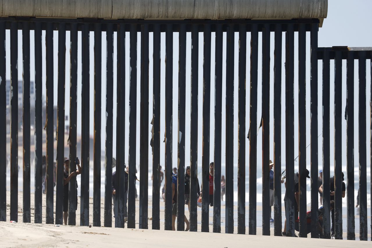 Trump chce malować mur graniczny na czarno. "Absolutnie mija się z celem"