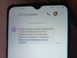 Fałszywy SMS o paczce