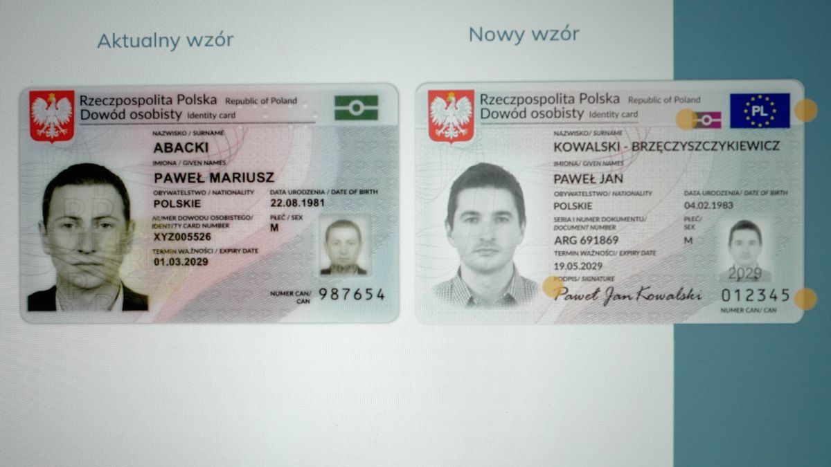 Warszawa, 12.04.2021. Nowe wzory dowodów osobistych zaprezentowane podczas spotkania online z dziennikarzami, 12 bm. Tematem spotkania było wdrożenie wytycznych UE dotyczących drugiej cechy biometrycznej w e-dowodzie.  (kf) PAP/Mateusz Marek