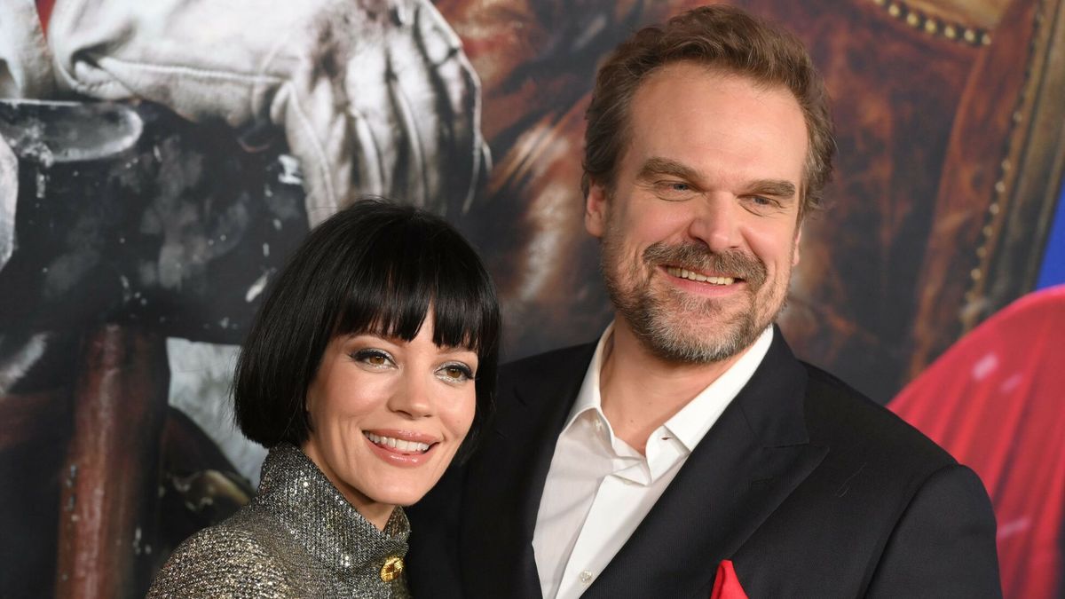Lily Allen i David Harbour
