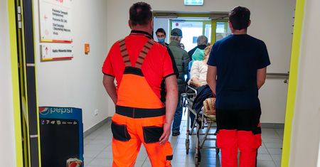 Skierowali ją pilnie na SOR. 82-latka czekała na pomoc niemal 12 godzin
