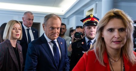 Znikające kobiety. Czego nie ma w umowie koalicyjnej, a było w obietnicach [OPINIA]