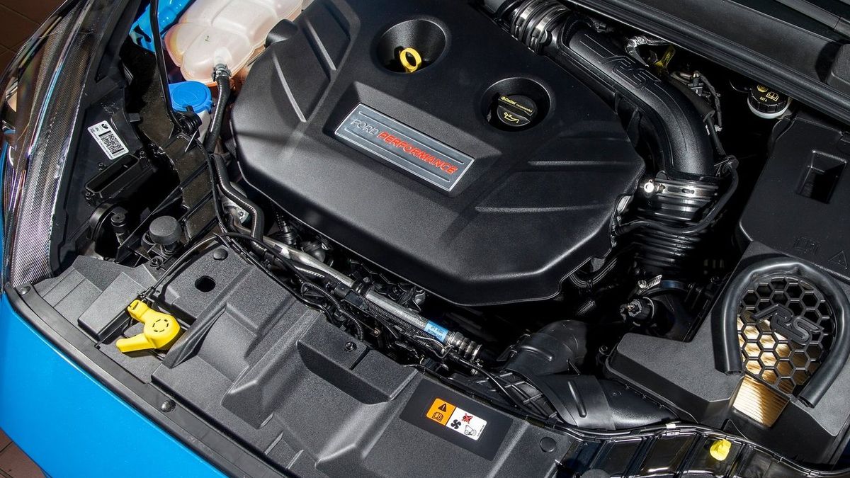 Silnik Forda Focusa RS rozwija moc 350 KM, ale nie tylko on daje mnóstwo frajdy z jazdy. Na razie był  on za to źródłem problemów.