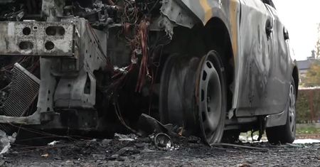 Został zatrzymany na lotnisku, chciał opuścić kraj. Usłyszał zarzuty podpalenia 21 aut, trafi do aresztu