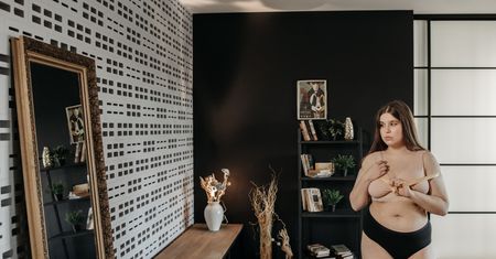 Chciał więcej za sesję modelki plus size. Branża nie pozostawiła na nim suchej nitki