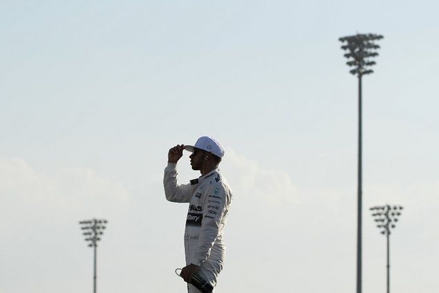 Lewis Hamilton potrafi zdominować Rosberga nie tylko na torze (fot. AFP)