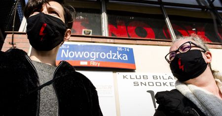 Protesty wpływają na wzrost zakażeń? Naukowcy: nieuprawnione stwierdzenie