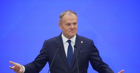 "Wielki polski exodus". Tusk reaguje na artykuł w brytyjskiej gazecie
