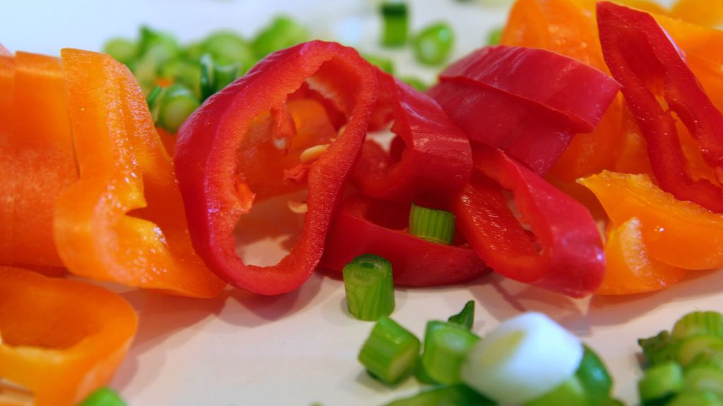 Słodka czerwona papryka gotowana bez dodatku soli, odsączona