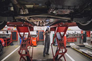 Kierowcy tankują i żałują. Mechanicy ostrzegają przed skutkami