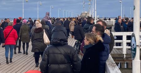 Tłumy na plażach w Trójmieście. "O miejscu parkingowym można pomarzyć"