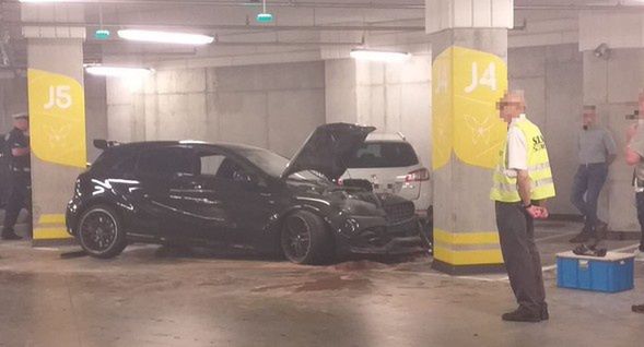 Sportowy Mercedes zawiadomił policję o tym że uczestniczył w wypadku. „Tak działa system e-Call”