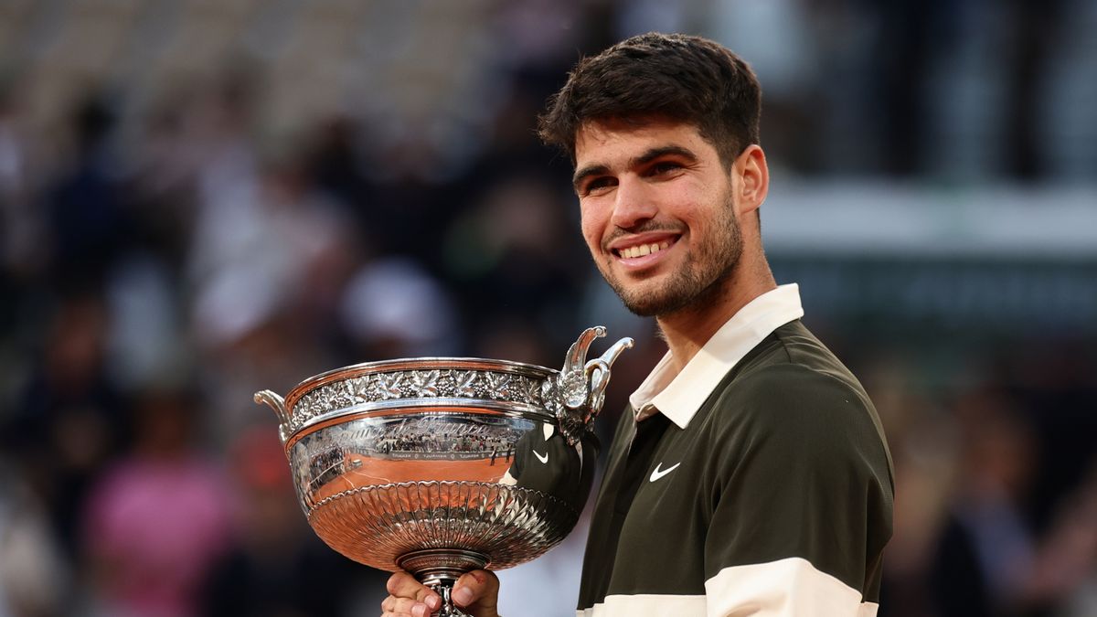 PAP/EPA / Teresa Suarez / Na zdjęciu: Carlos Alcaraz, mistrz Roland Garros 2025