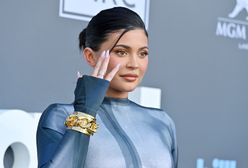 Kylie Jenner przesadziła z "poprawianiem" wyglądu. Chodzi o jej nogi