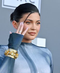 Kylie Jenner przesadziła z "poprawianiem" wyglądu. Chodzi o jej nogi