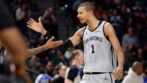 Wembanyama jak potwór. Sochan bez gry