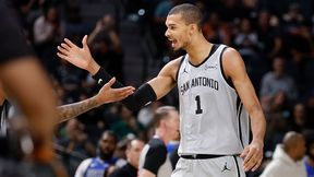 Wembanyama jak potwór. Sochan bez gry