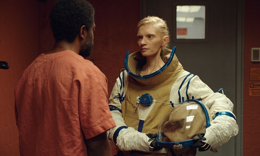 "High Life" z 2018 roku. Reżyseria: Claire Denis.