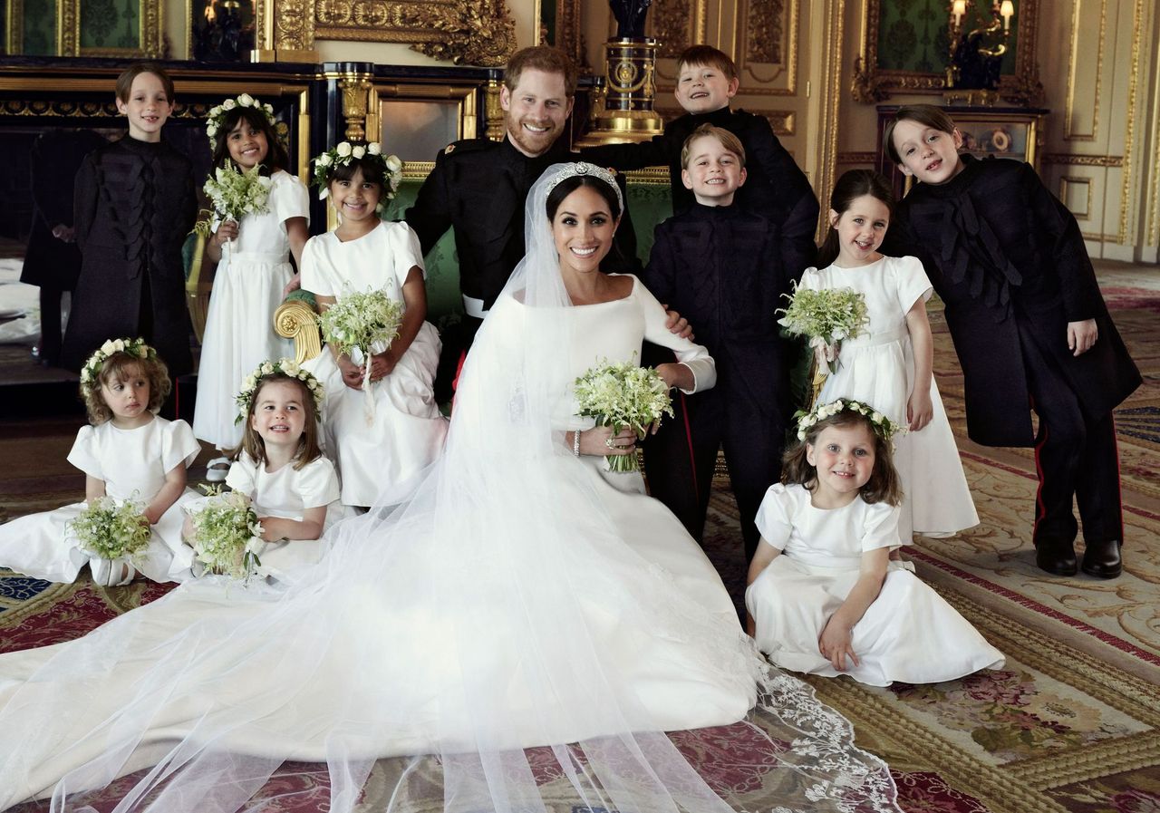 Troian Bellisario wspomina ślub Meghan i Harry'ego. Fascynator był dla niej utrapieniem