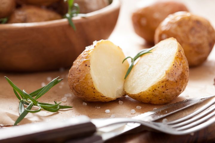 Ziemniaki pieczone z dodatkiem soli