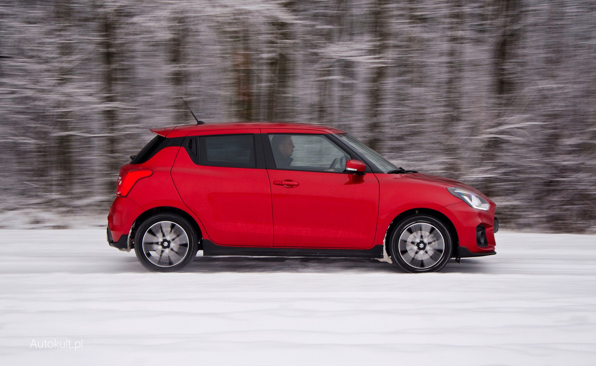 Dynamika Suzuki Swifta Sport jest dobra jak na klasyczne GTi, ale dość słaba jak na współczesnego hot hatcha.