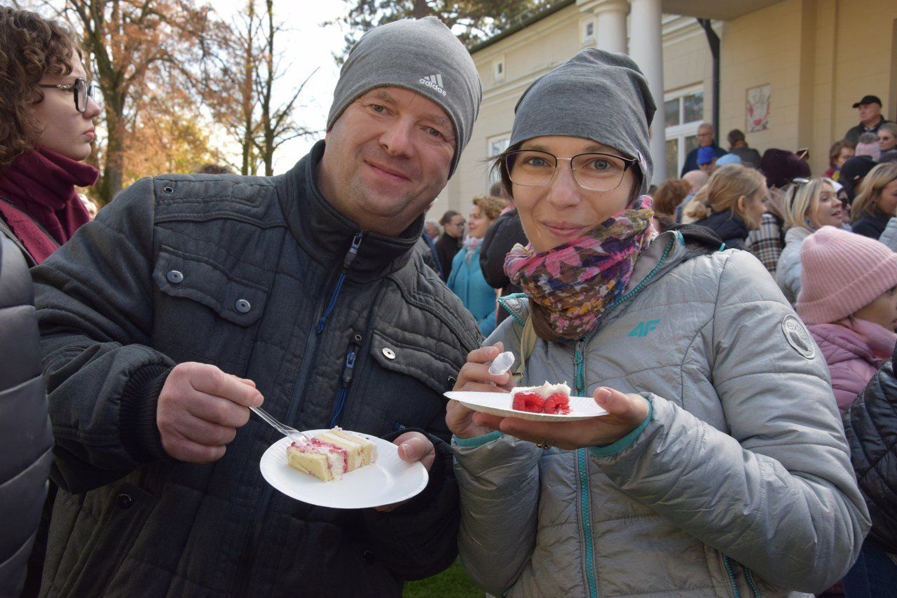 200 lat Zduńskiej Woli. Odsłonięto pomnik Stefana Złotnickiego. Był też tort dla mieszkańców