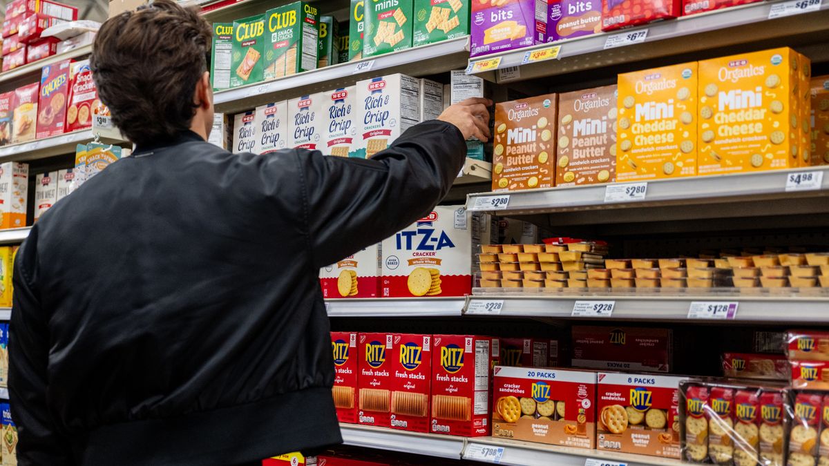 AUSTIN, TEXAS - FEBRUARY 12: A customer shops for produce at an H-E-B grocery store on February 12, 2025 in Austin, Texas. The Labor Department is expected to report today on January prices as measured by the consumer-price index, with a separate report on wholesale prices delivered tomorrow. (Photo by Brandon Bell/Getty Images)