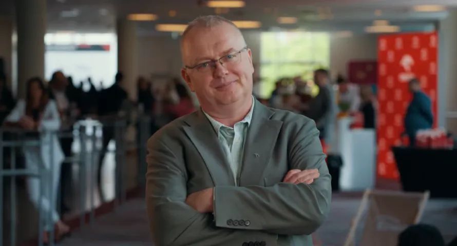 Były dyrektor w Orlenie pracuje w biurze rzecznika rządu