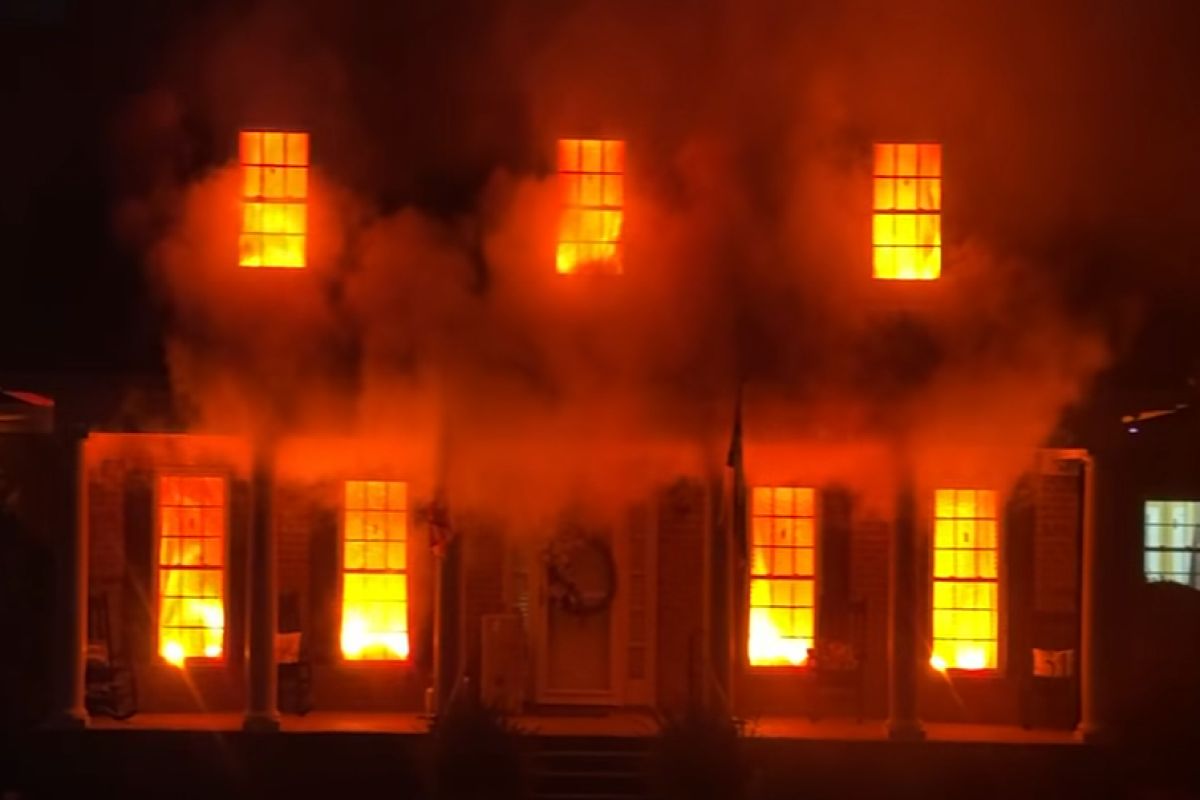 Zrobili dekorację na Halloween. Teraz proszą, żeby nie dzwonić po straż pożarną