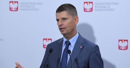 Powrót do szkoły. Dariusz Piontkowski o nauce w strefach z obostrzeniami