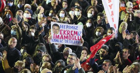 Kotłuje się w Turcji. Burmistrz Stambułu pozbawiony stanowiska