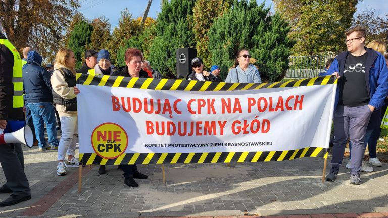 Mieszkańcy protestujący przeciwko nowej inwestycji 